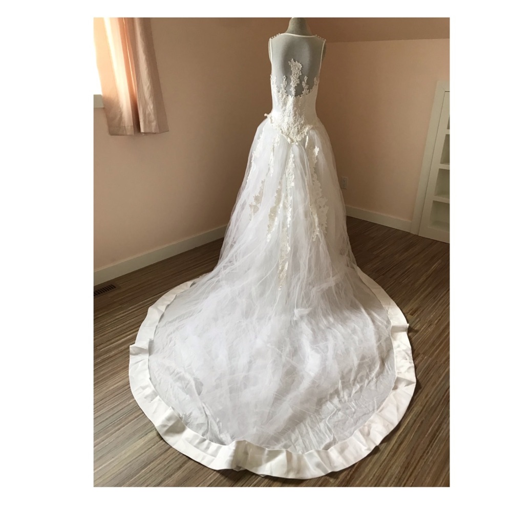 Bridal Embellished Mesh Satin Bodice Wedding Gown Long Tulle Train (Never worn)